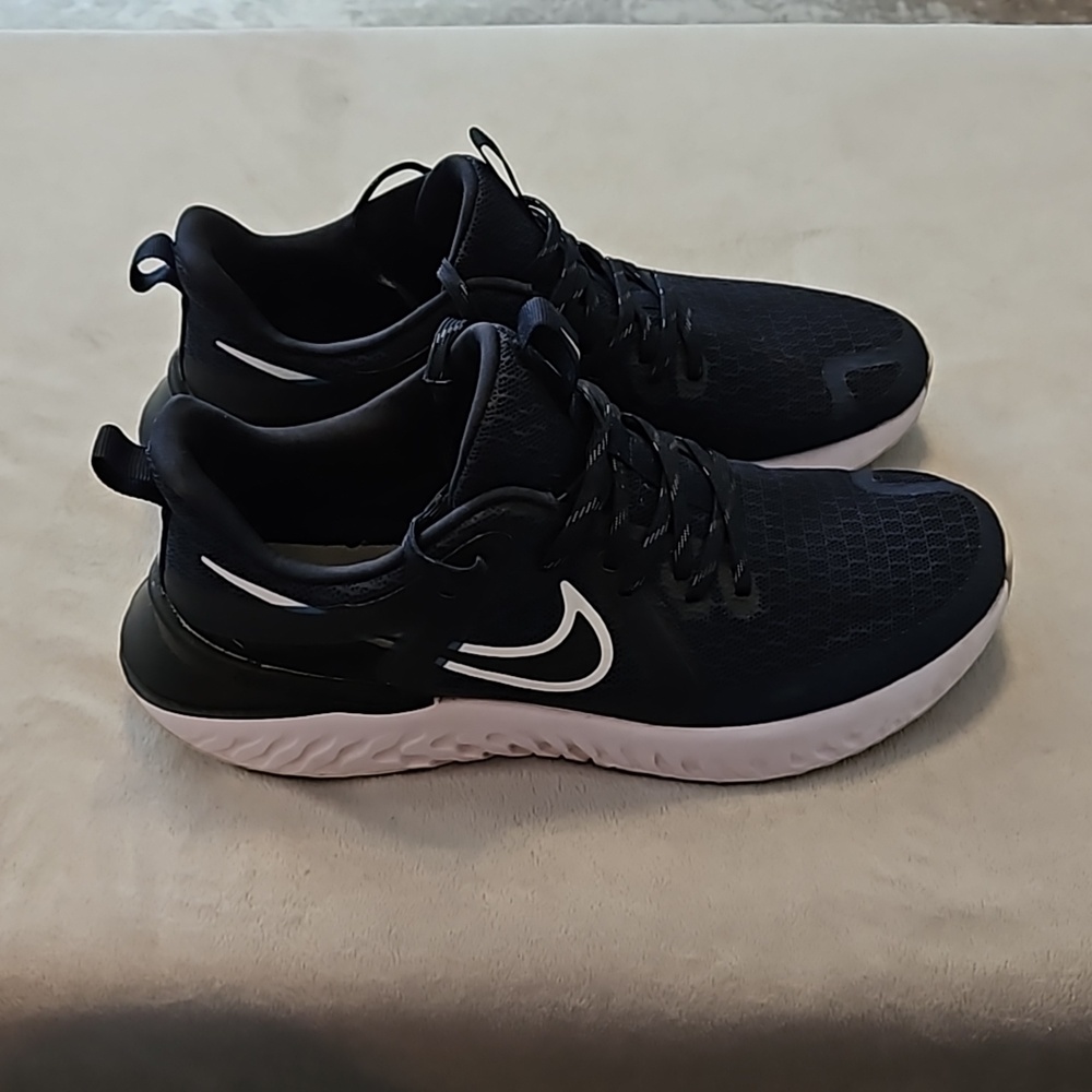 VGC Men's Nike React sneakers, Size  10.5, Blue